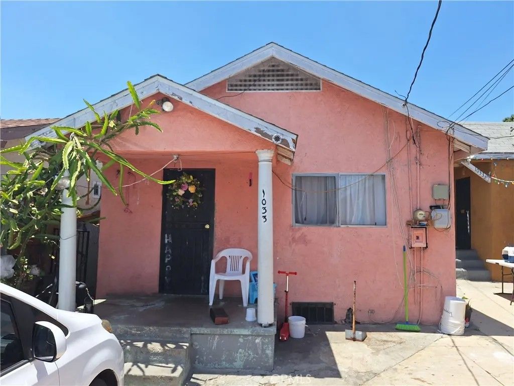 Photo of 1031 S Ditman Ave, Los Angeles, CA 90023 (MLS # CV26018950)