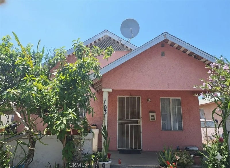 1031 S Ditman