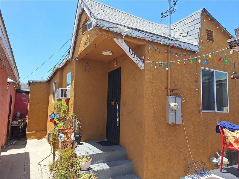 1031 S Ditman