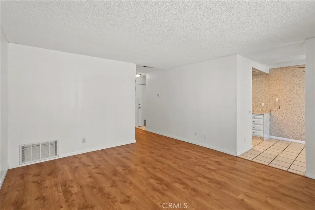 1380 W 48th 10