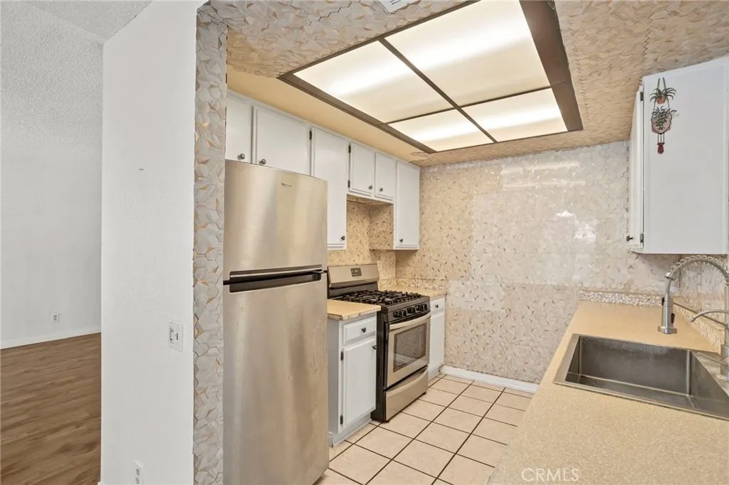 1380 W 48th 10