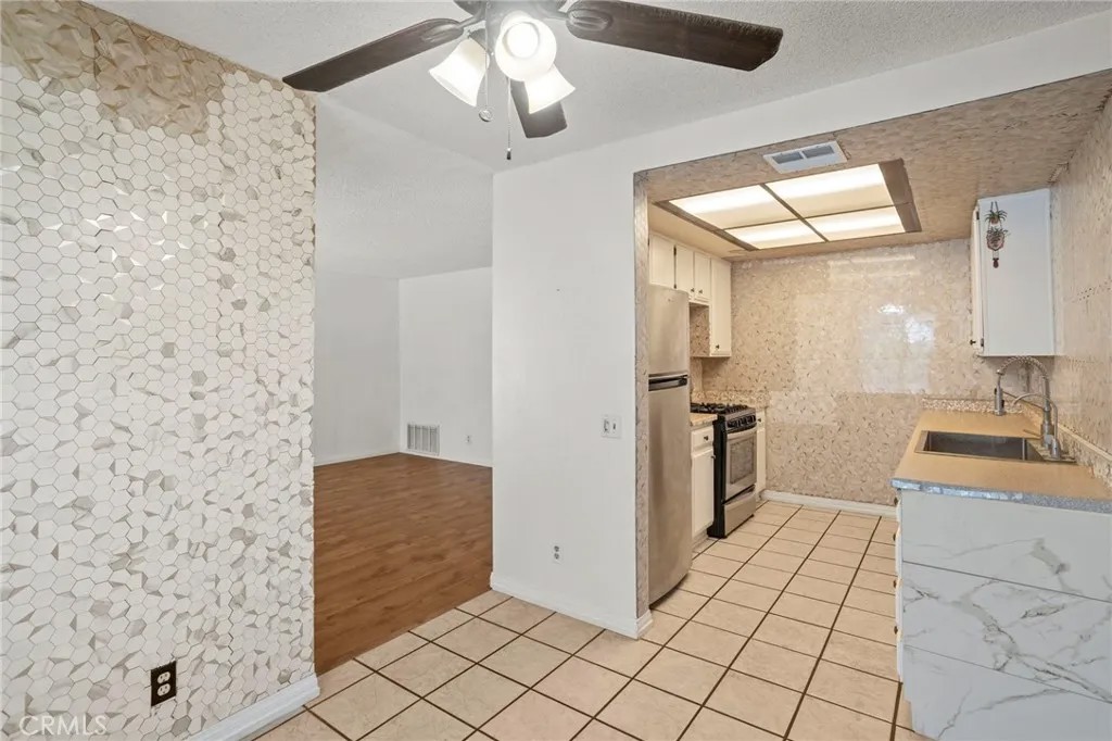 1380 W 48th 10