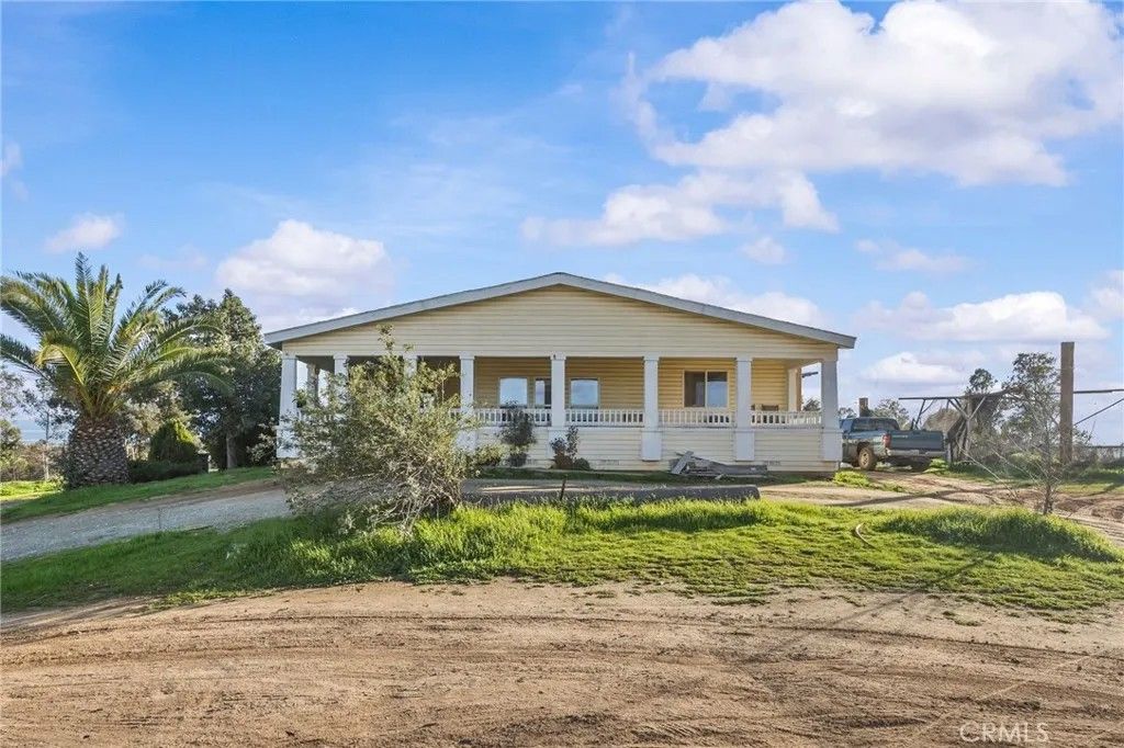 Photo of 29825 Porth Rd, Murrieta, CA 92563 (MLS # SW26014861)