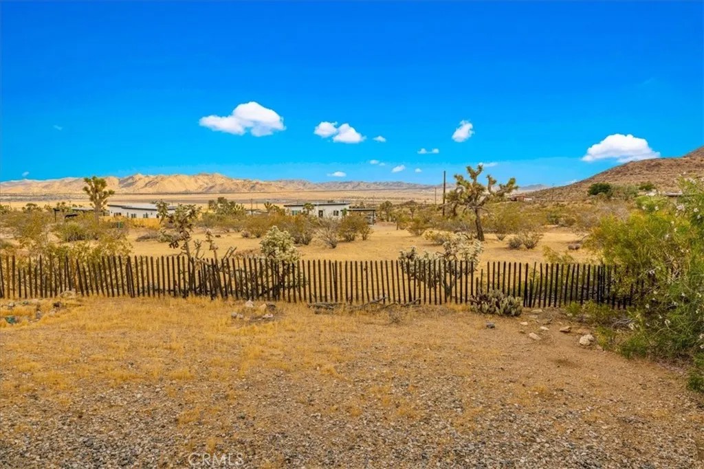 58814 Los Coyotes