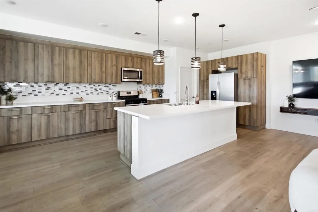 5200 Beachside Lane 122
