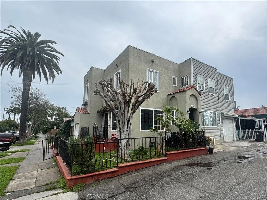 Photo of 410 E 21st Street, Long Beach, CA 90806 (MLS # PV26022697)