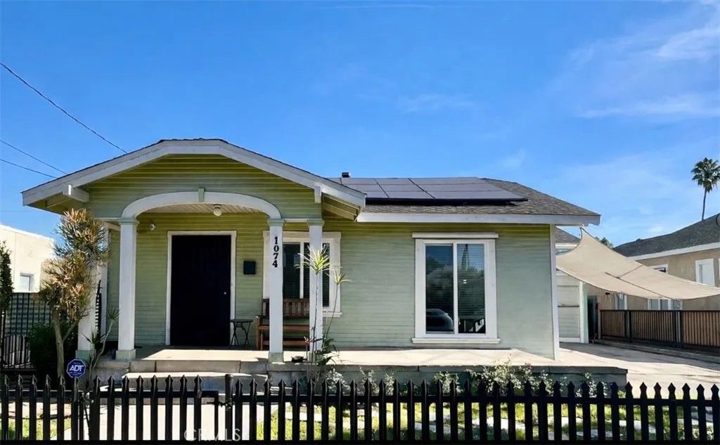 Photo of 1074 Vina Avenue, Long Beach, CA 90813 (MLS # SB26008235)