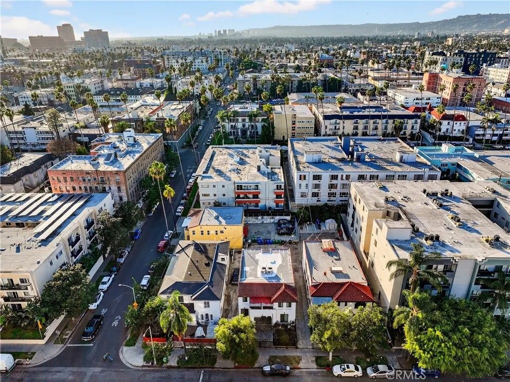 Photo of 351 S Catalina St, Los Angeles, CA 90020 (MLS # SW26028792)