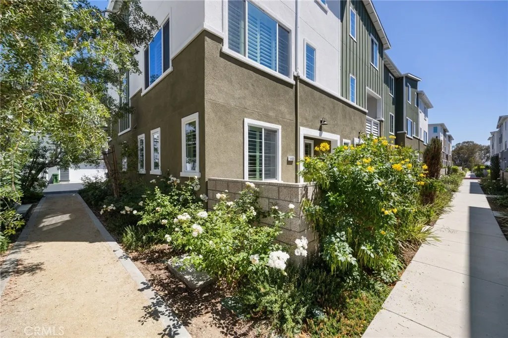 1460 W Sunrise Lane