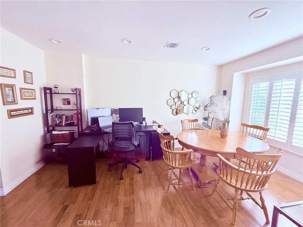 Photo of 6424 Penfield Avenue, Woodland Hills, CA 91367 (MLS # SR25238775)