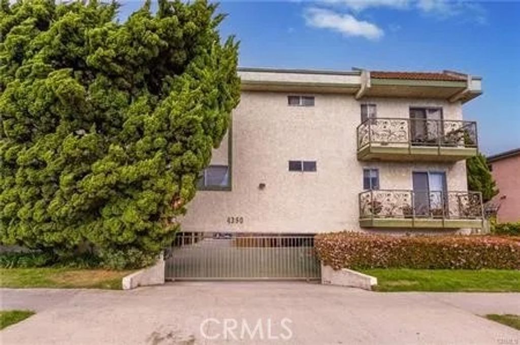 Photo of 4350 Berryman Avenue #8, Los Angeles, CA 90066 (MLS # TR23211788)