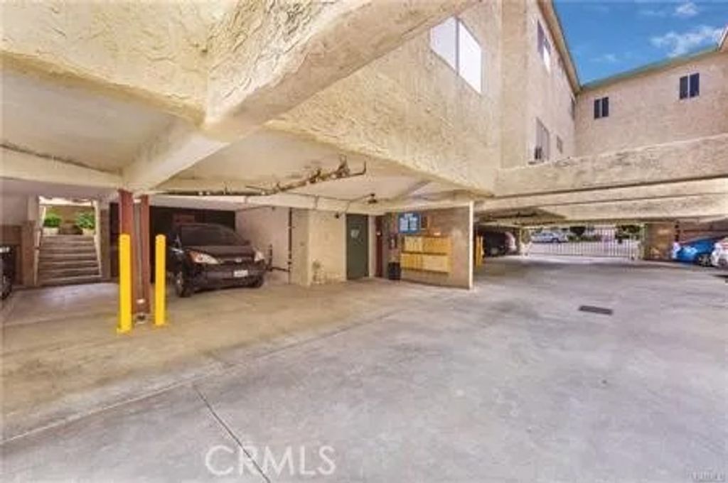 Photo of 4350 Berryman Avenue #8, Los Angeles, CA 90066 (MLS # TR23211788)