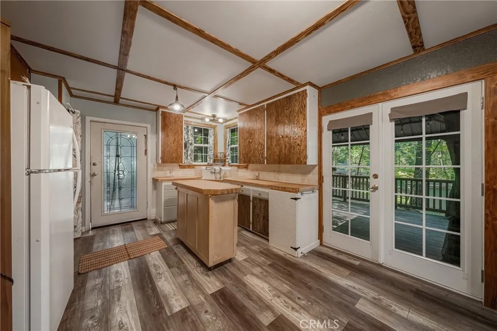 16179 Madrone