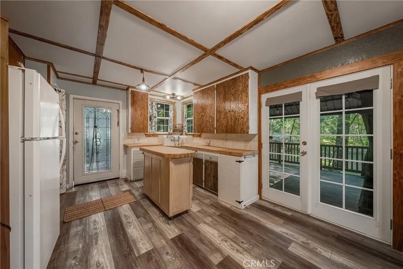 16179 Madrone