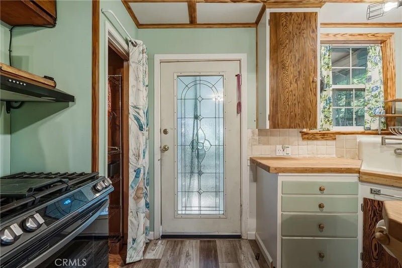 16179 Madrone