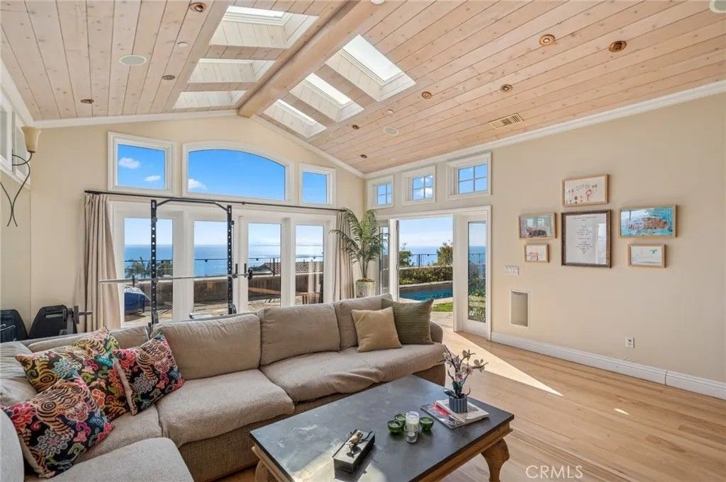 Photo of 325 Camden Place, Laguna Beach, CA 92651 (MLS # LG25280399)