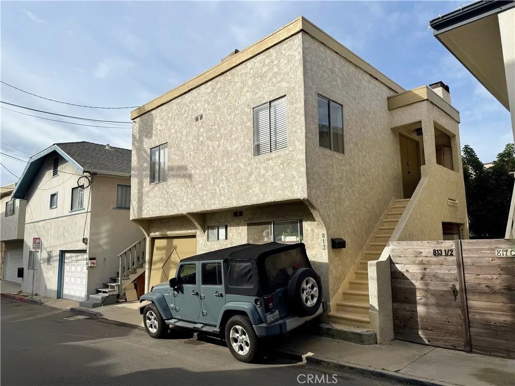 Photo of 813 Bayview DR, Manhattan Beach, CA 90266 (MLS # SB26158798)