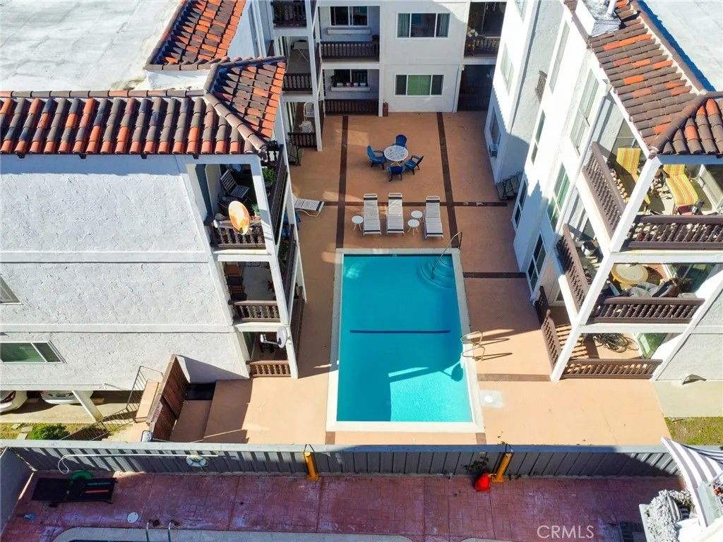 Photo of 6124 Buckingham Pkwy, Culver City, CA 90230 (MLS # OC26078518)