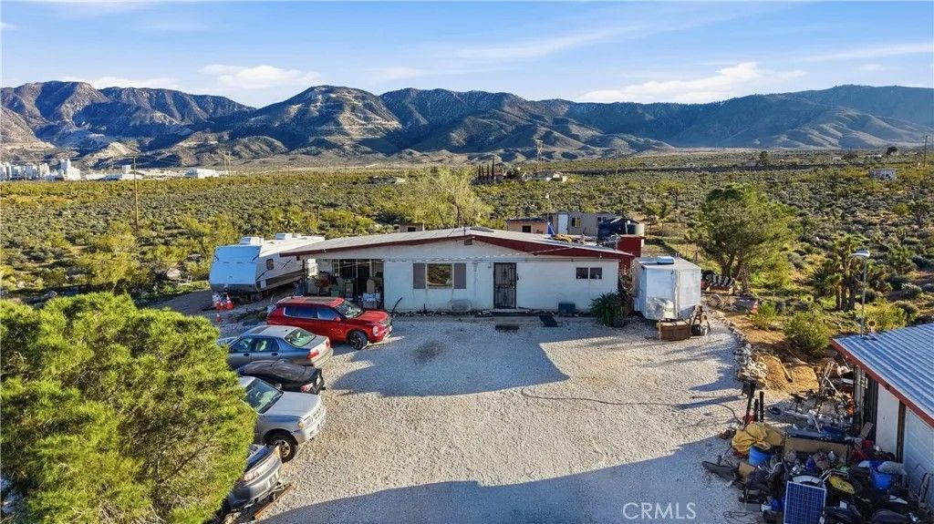 Photo of 32787 Jagadon Road, Lucerne Valley, CA 92356 (MLS # HD26051951)