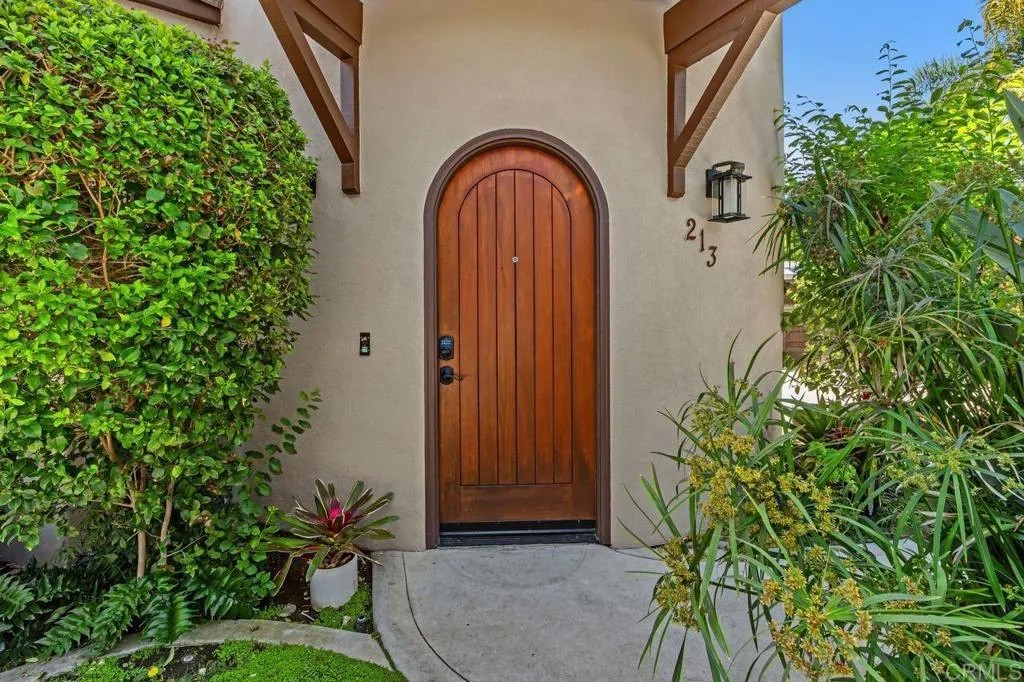 213 Hillcrest Dr.