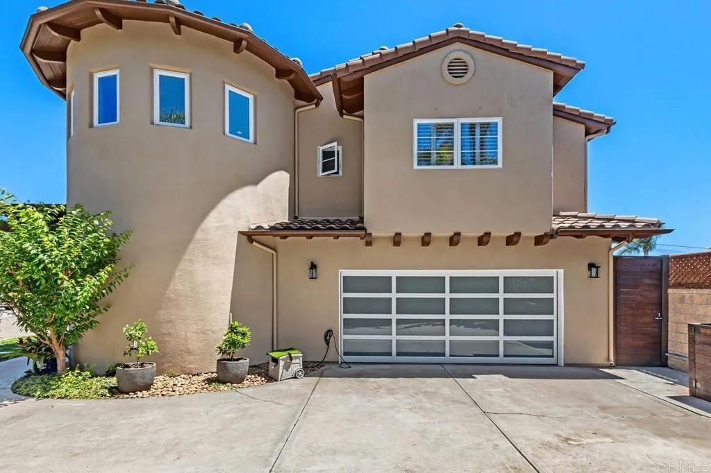 213 Hillcrest Dr.