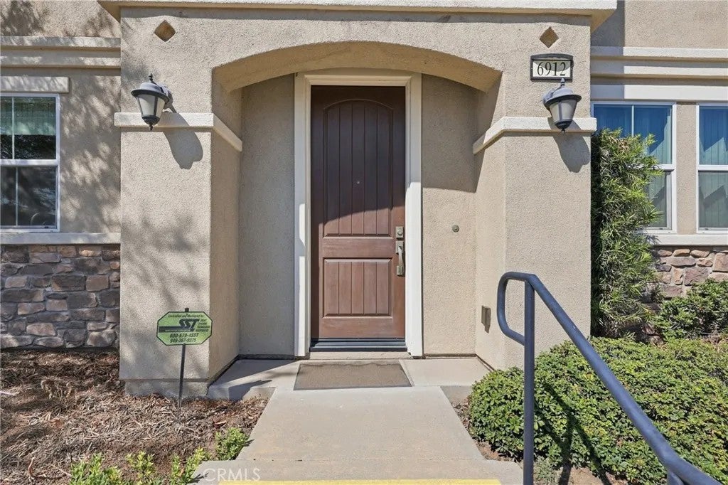 6912 Ivy Drive