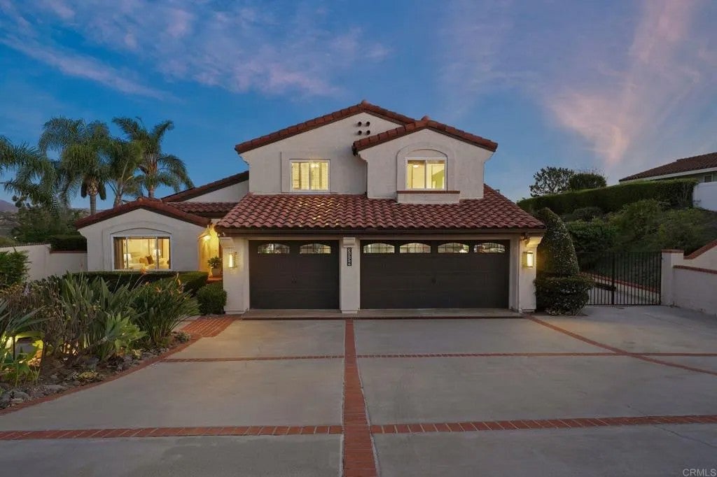 3558 Avenida Amorosa