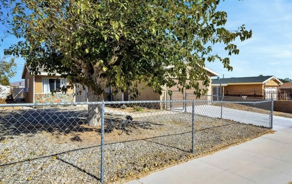 Photo of 1725 De Anza St, Barstow, CA 92311 (MLS # OC25282097)