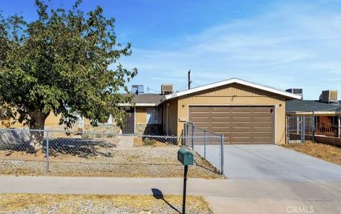 Photo of 1725 De Anza St, Barstow, CA 92311 (MLS # OC25282097)