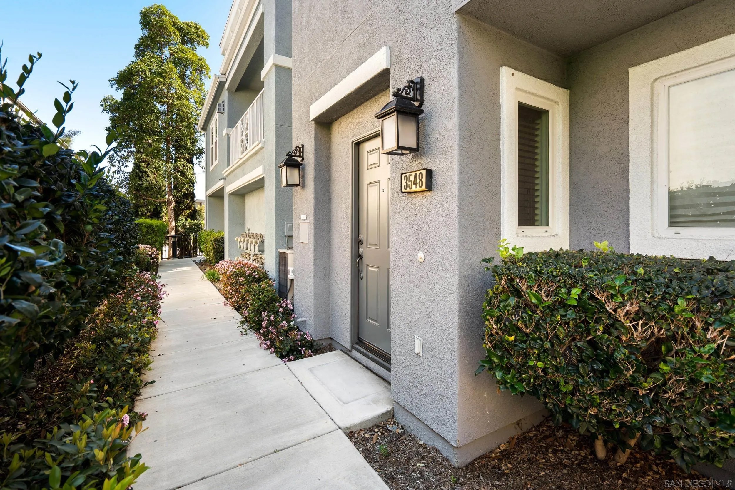 3548 Shoreline Bluff Lane