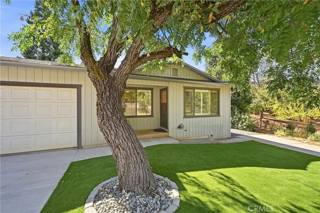 9815 Siskiyou Court