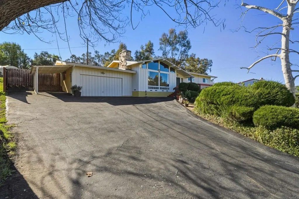 Photo of 2041 Nutmeg Street, Escondido, CA 92026 (MLS # NDP2600041)