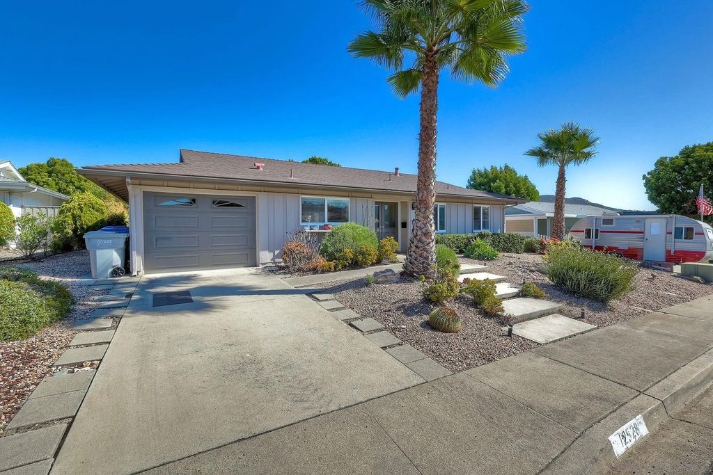 Photo of 12528 Niego Ln, San Diego, CA 92128 (MLS # 250043034)
