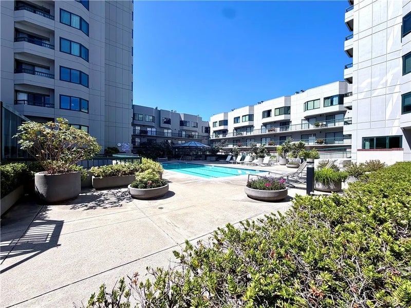 601 Van Ness 711