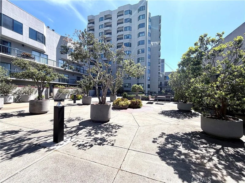 601 Van Ness 711