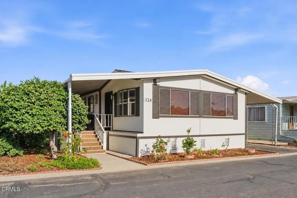 Photo of 124 Yosemite DR #117, Oxnard, CA 93033 (MLS # V1-39429)
