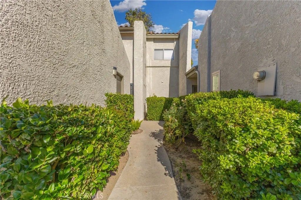 Photo of 29376 Via Frontera, Murrieta, CA 92563 (MLS # SW26058278)