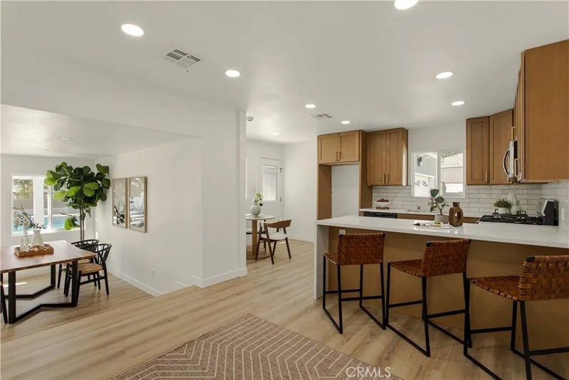 221 N Sunkist