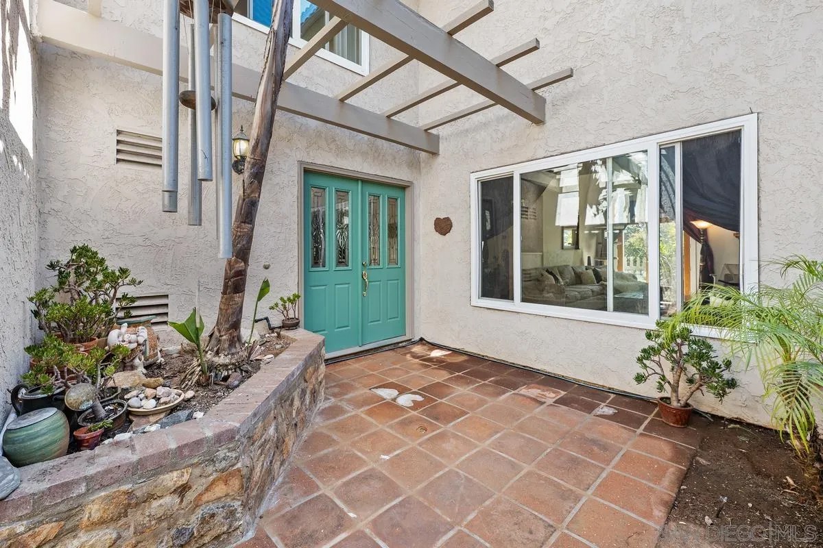 2843 Unicornio St B