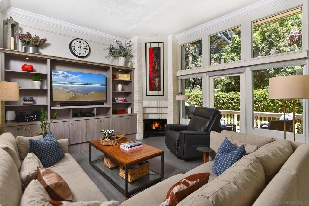 Photo of 7978 Caminito Del Cid, La Jolla, CA 92037 (MLS # 260020567)