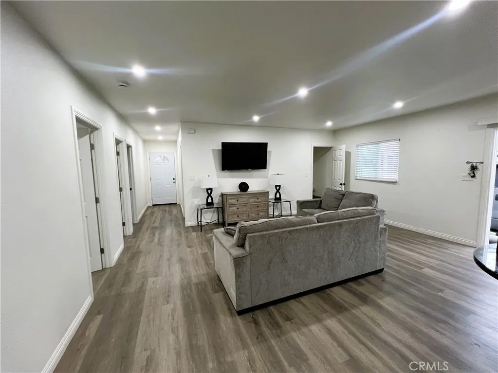 7672 Whitsett Avenue