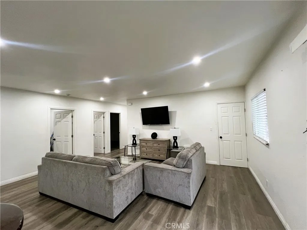 7672 Whitsett Avenue