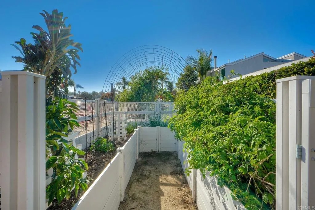 1549 N Vulcan Ave 71