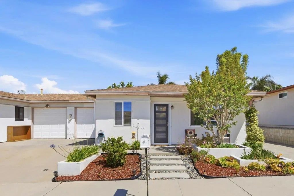 Photo of 3161 Calle Osuna, Oceanside, CA 92056 (MLS # NDP2603882)