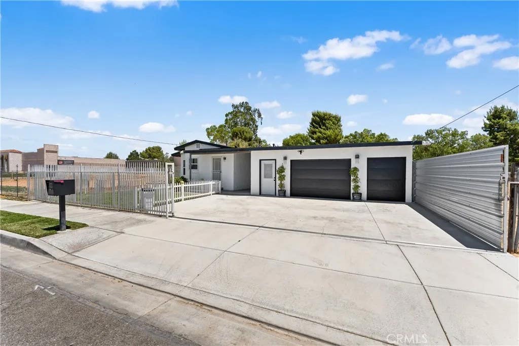 Photo of 38610 9th ST, Palmdale, CA 93550 (MLS # SR26153817)