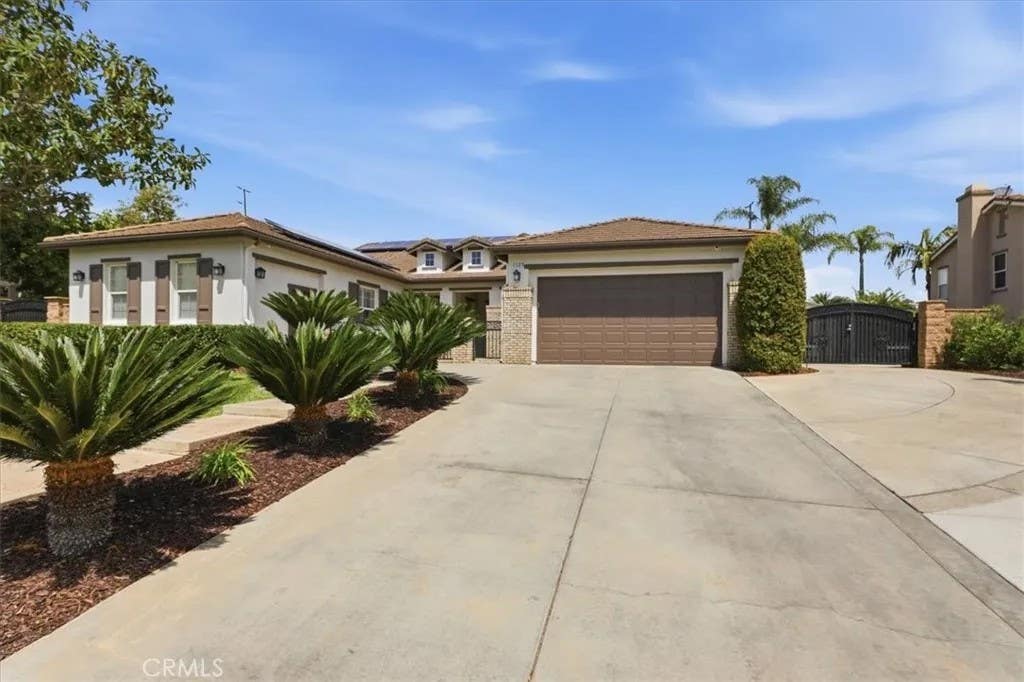 Photo of 1125 Pamplona Dr, Riverside, CA 92508 (MLS # IV26062006)