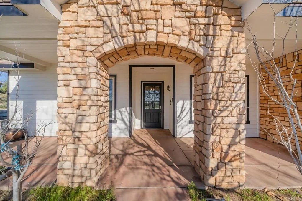 Photo of 44075 Timber Trail, Hemet, CA 92544 (MLS # PTP2601413)