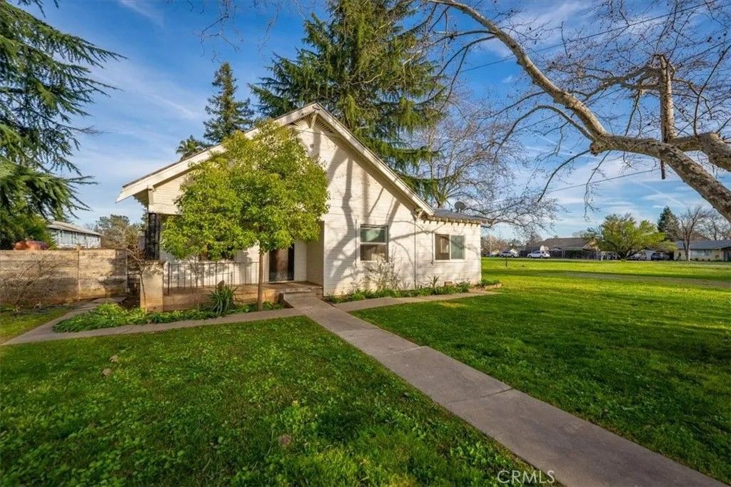 Photo of 550 Bayles Avenue, Red Bluff, CA 96080 (MLS # SN26050847)