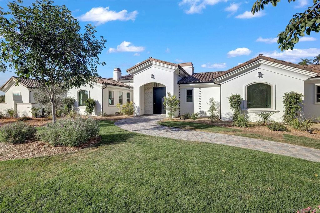 Photo of 5808 Lake Vista Dr, Bonsall, CA 92003 (MLS # 260004659)