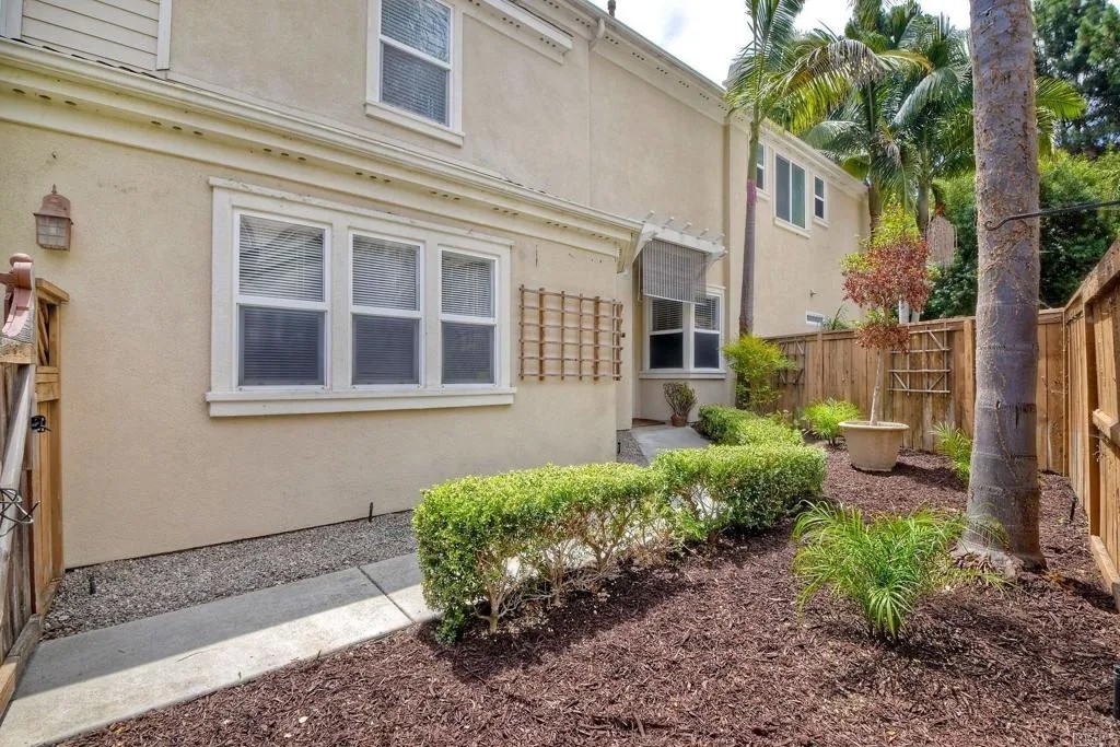 5557 Coyote Court